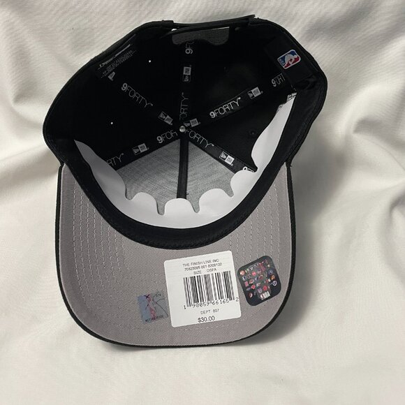 Chicago Bulls Hat Mens Adjustable Snapback Black on Black New Era 9Forty - Picture 3 of 4